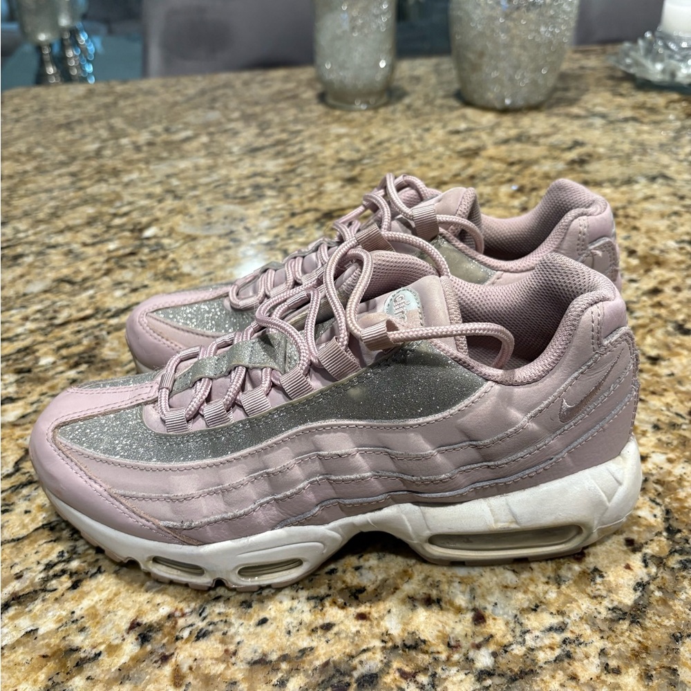 Nike Women's Air Max 95 in Light Pink size 7.5 women’s - Picture 4 of 9